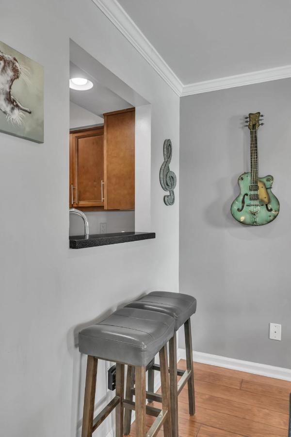 Nash Star Private Condo - 2Bed, 2Bath, Sleep 6, 25 Min Walk To Broadway And All Nashville Attractions, Pool, Gym Екстер'єр фото